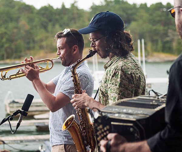 Three jazz players playing on a terrace in Korpo