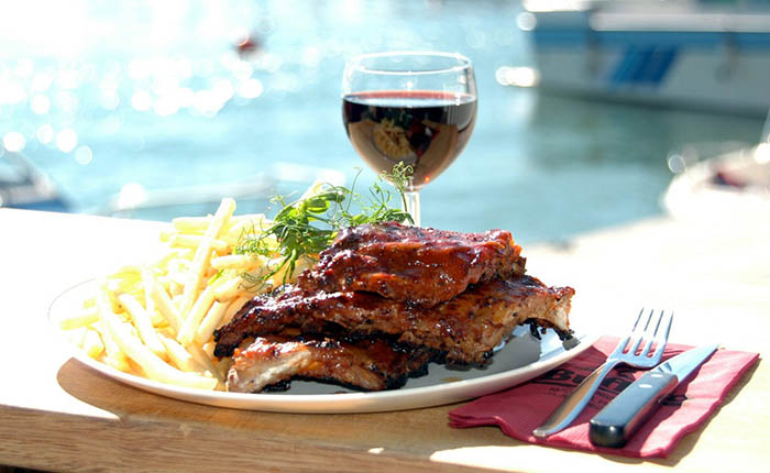Buffalo famous pork ribs and a glass of red wine