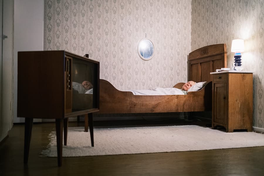 Astrid Menzel film set