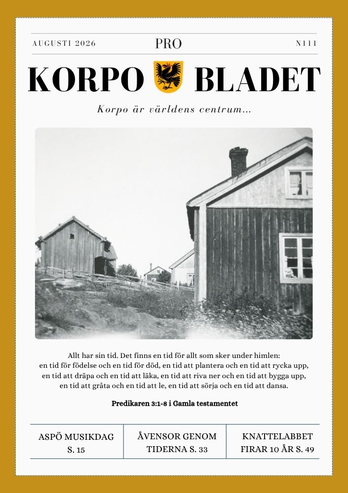Omslaget till Korpo Bladet nummer 111, augusti 2026. På omslaget syns ett svartvitt foto från Åvensor by.